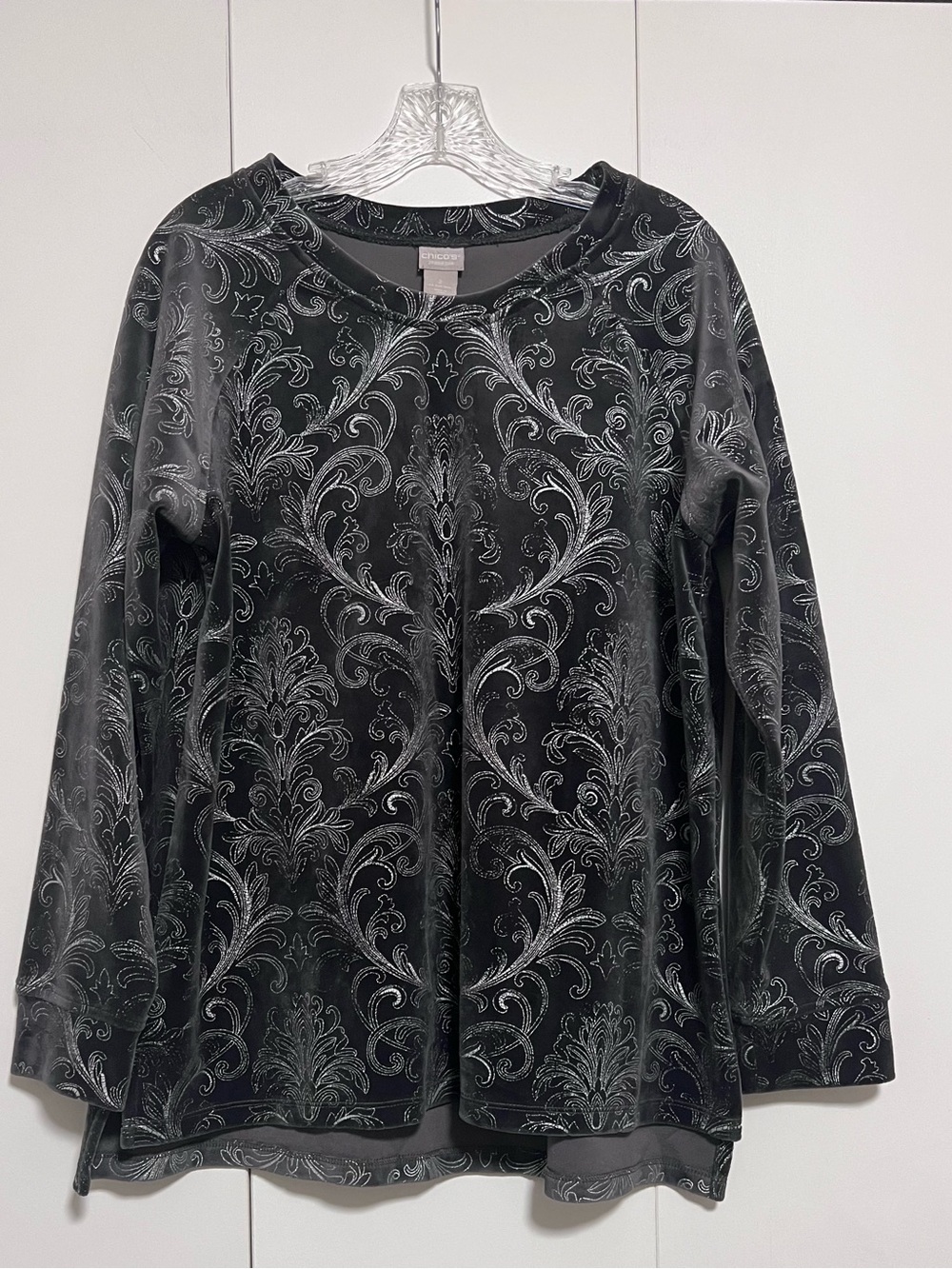 Chico's Zenergy Women’s 2 12/14 Gray Floral Velour Velvet Long Sleeve Top